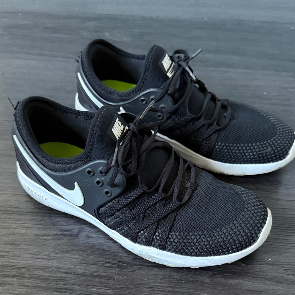 Women’s Nike Free Running Shoes - Black and White
